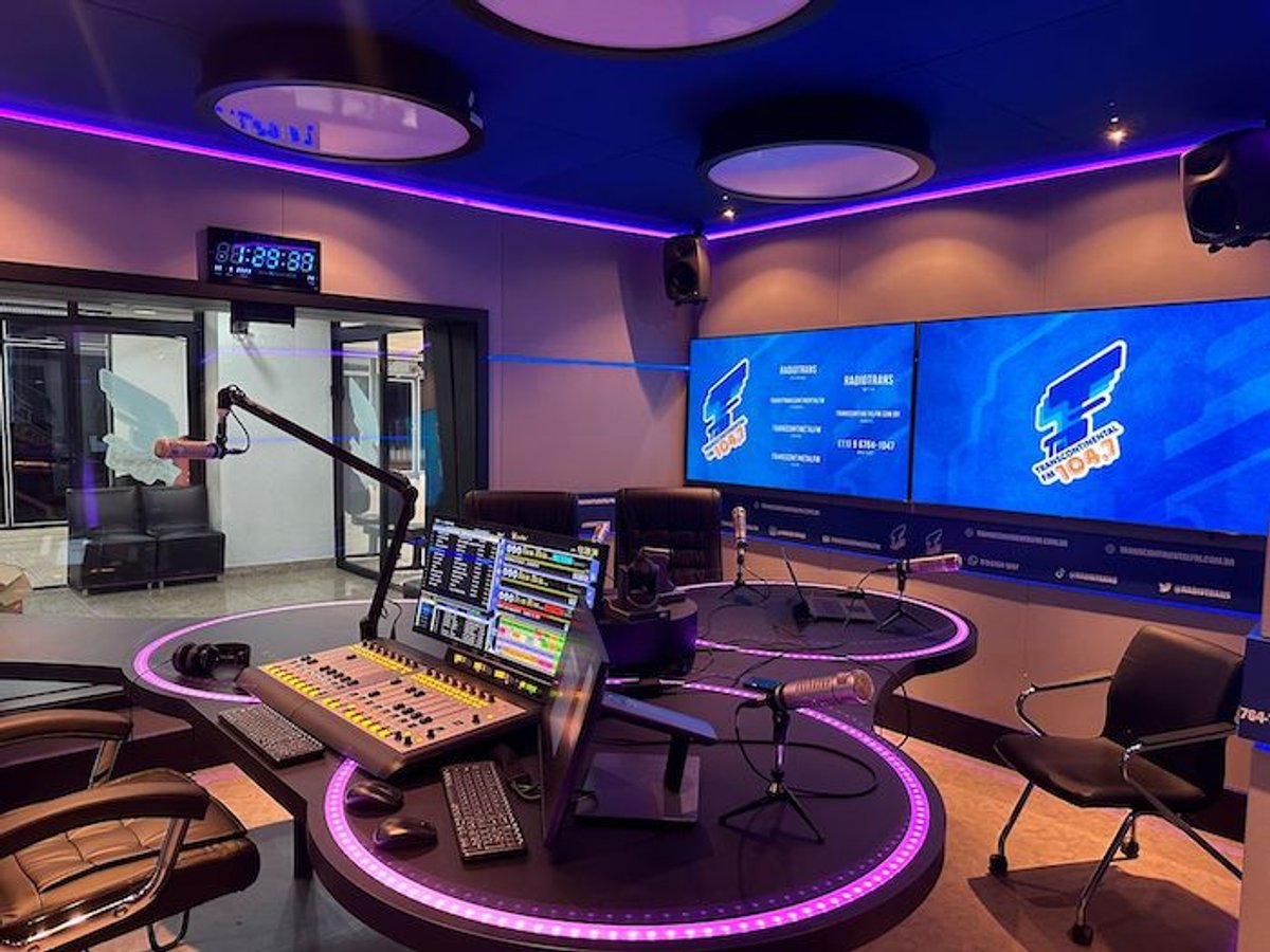 Transcontinental FM estreia estúdio multimídia na Grande São Paulo