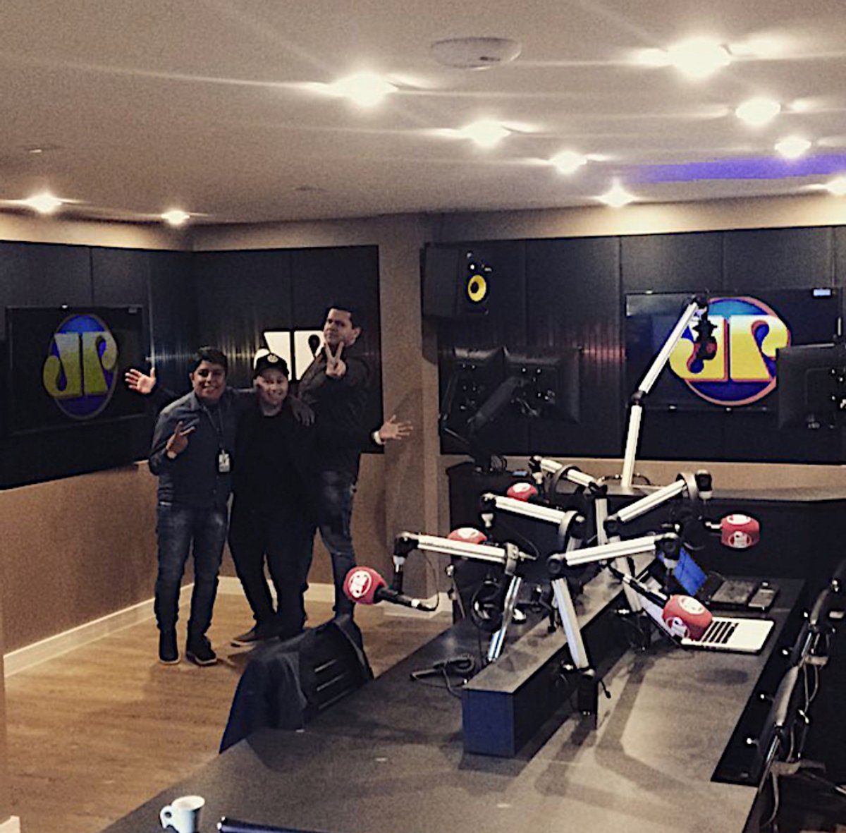 Jovem Pan FM de Curitiba inaugura estrutura digital para transmissões em multiplataforma