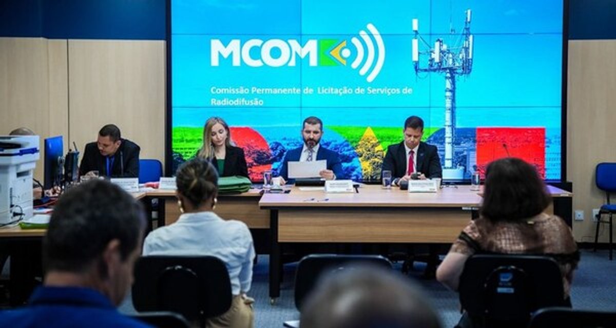 MCom realiza sessão pública de licitação para concessão de transmissões de rádio e TV para 5 estados