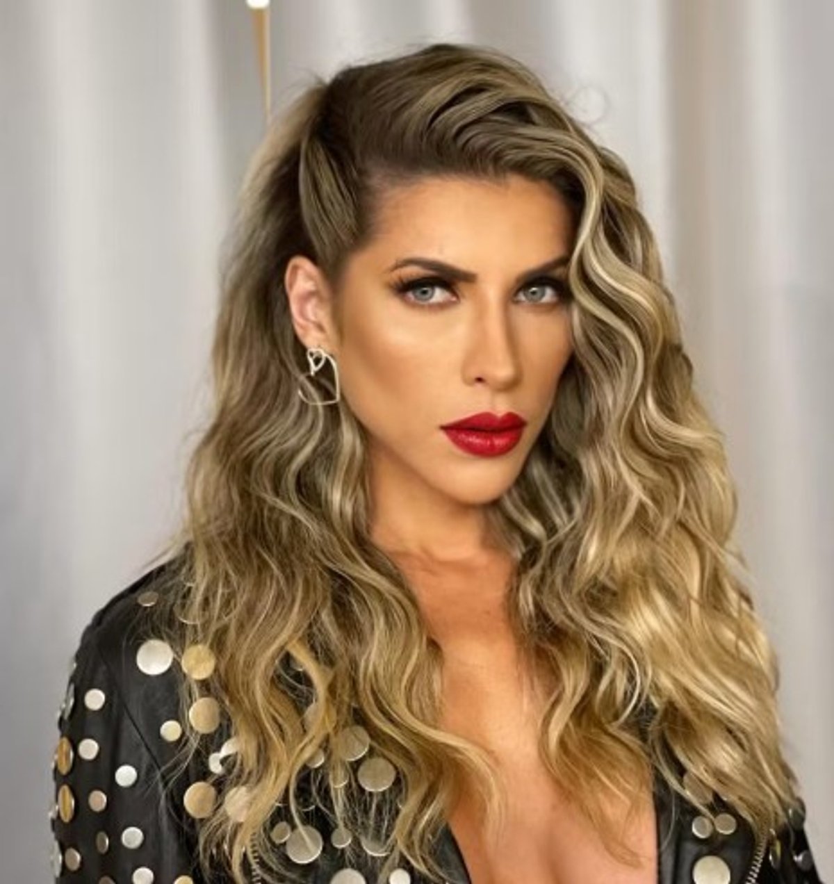 Em comunicado, Band FM anuncia demissão da apresentadora Ana Paula Minerato