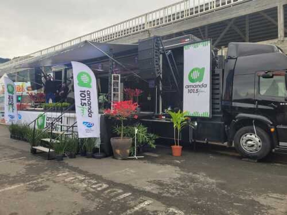 Amanda FM promove cobertura da Agro Vale 2022 com apoio de uma carreta-estúdio