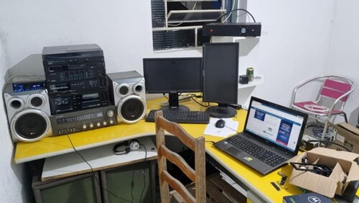 Polícia Federal realiza operação ao combate de emissoras clandestinas em Sorocaba (SP)