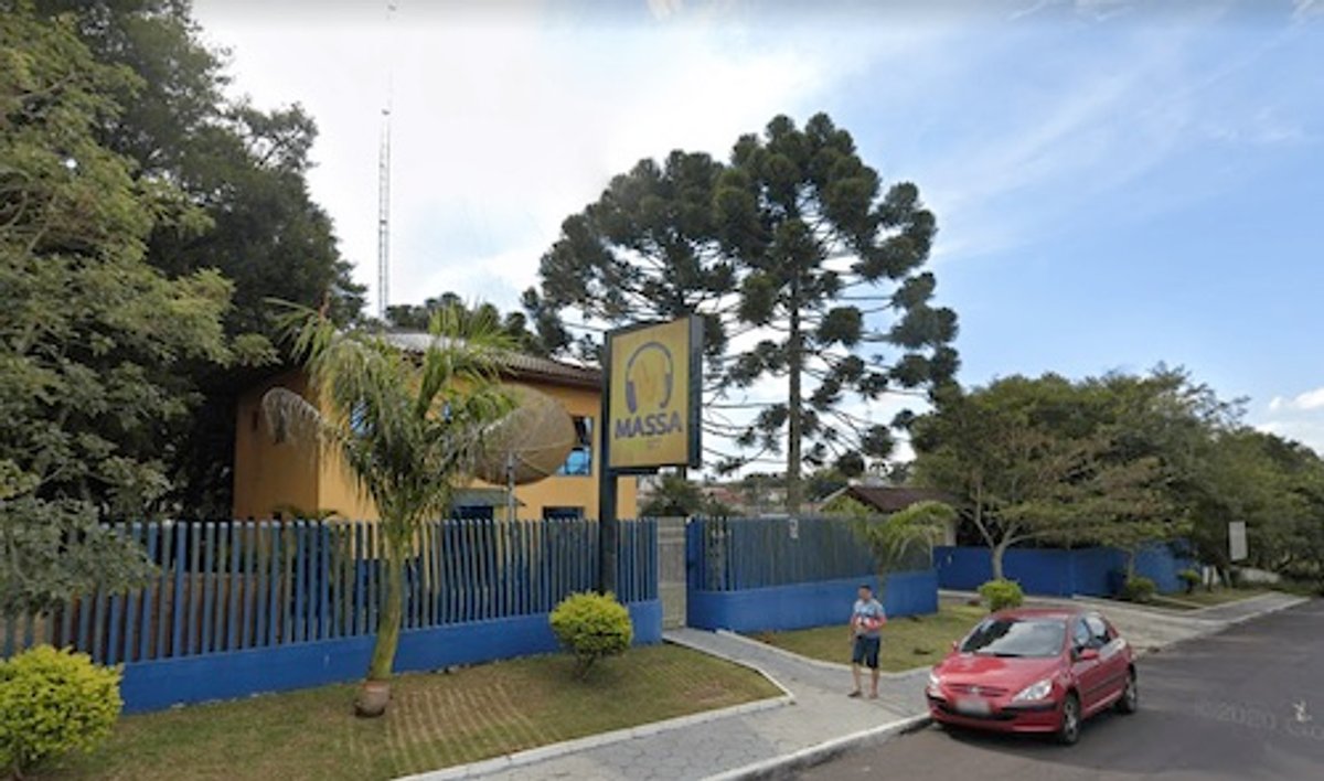 Profissionais da Massa FM de Curitiba são afastados por conta da covid-19; Grade é gerada a partir de São Paulo