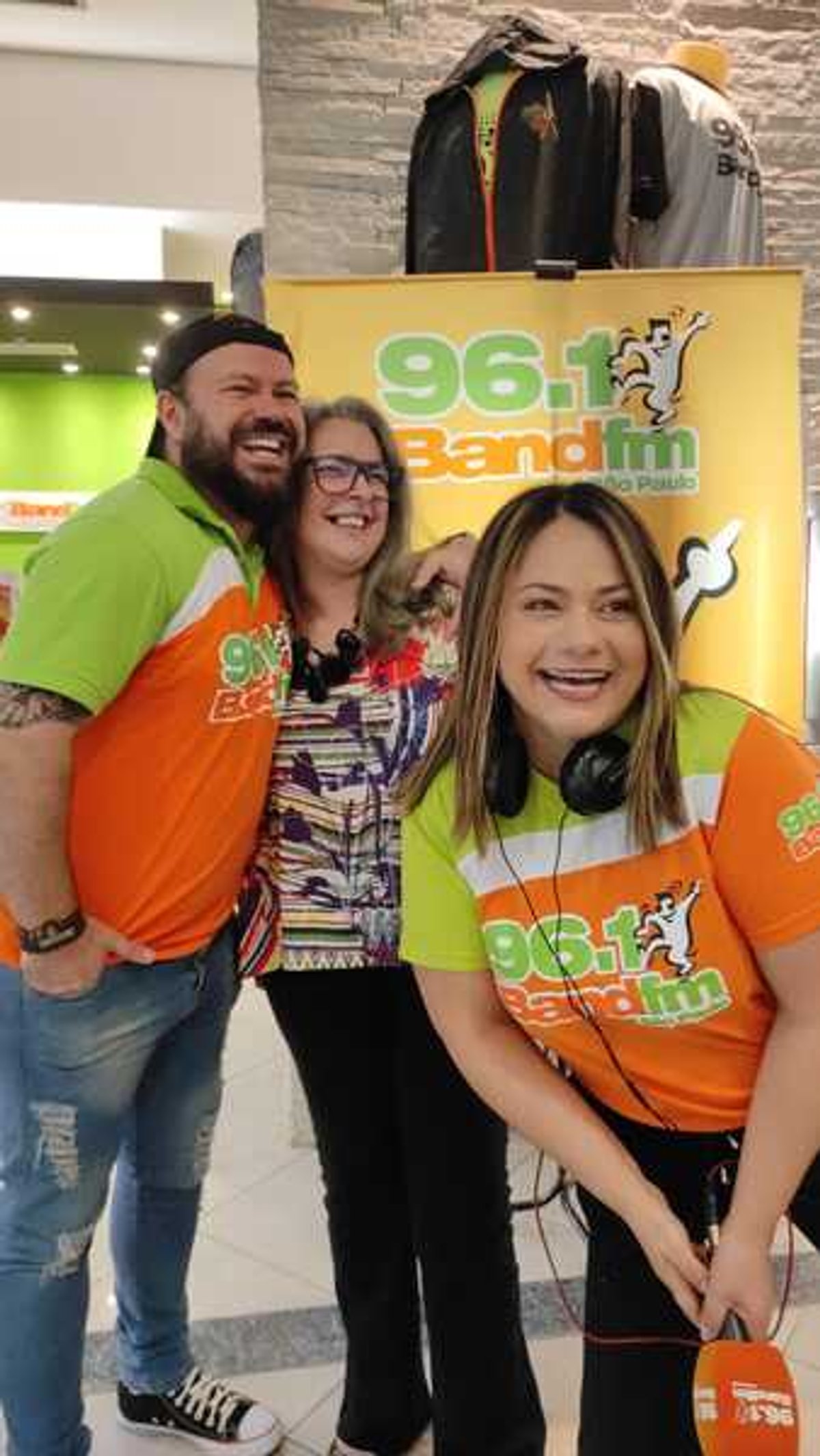 Band FM e Nativa FM realizam ações institucionais em comemoração ao Dia da Rádio