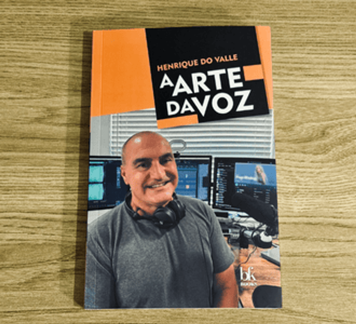 A Arte da Voz, livro de Henrique do Valle, destaca o poder da comunicação falada e ganha espaço no mercado editorial