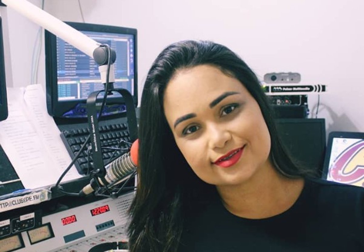Excesso FM passa a contar com a jornalista Carol Ribeiro em sua programação