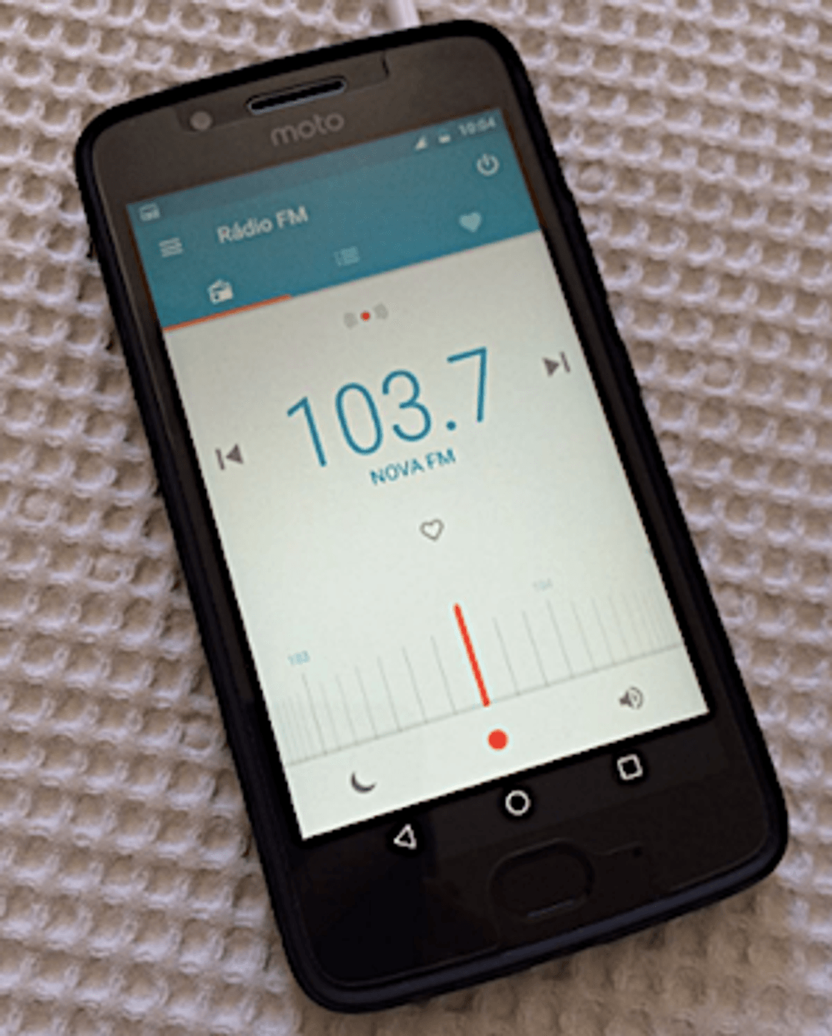 Campanha da ABERT enfatiza que celular tem que ter rádio FM integrado