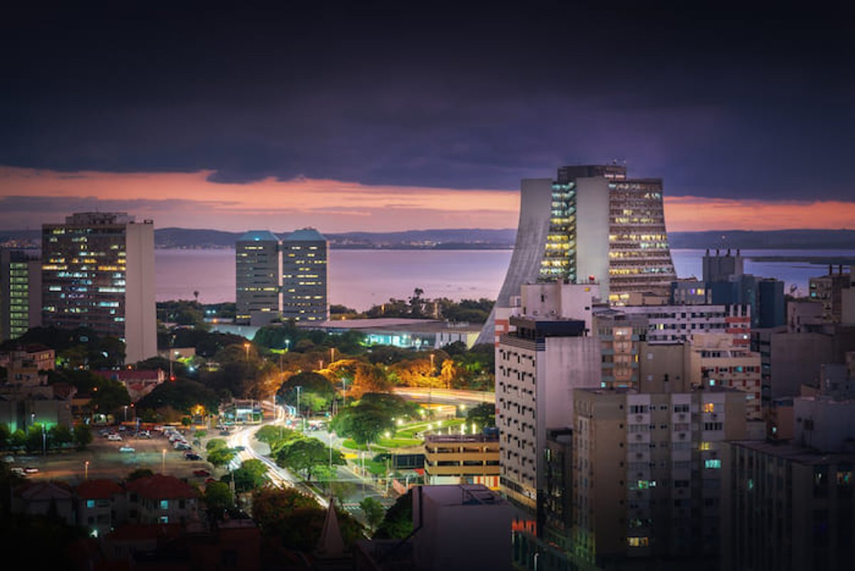 Panorama: Rádio Gaúcha e Atlântida mantêm dobradinha no topo. Caiçara FM, 104 FM e Rádio 92 avançam em Porto Alegre