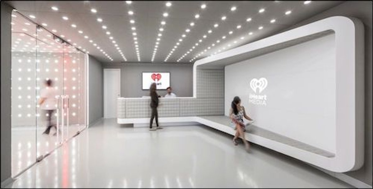 Tendências | Em reestruturação, iHeartMedia troca DJs por inteligência artificial em rádios do grupo nos Estados Unidos