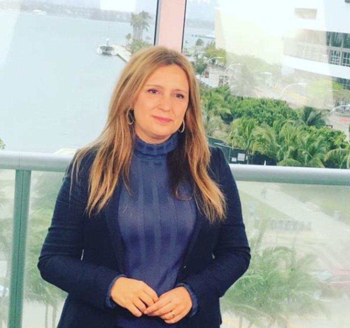 Caiobá FM passa a contar com a comunicadora Tina Roma com conteúdo direto de Miami