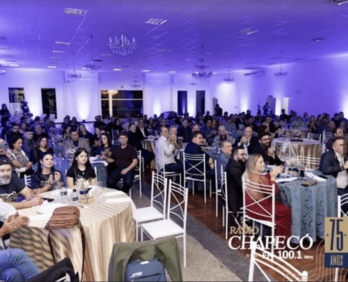 Rádio Chapecó FM realiza evento para comemorar os 75 anos de operação