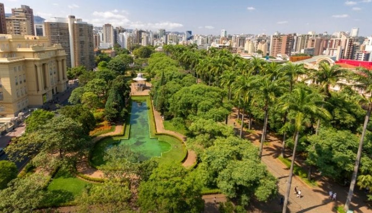 Panorama: Rádio Itatiaia segue isolada no topo e BHFM ganha posição; 107 e 98 FM avançam em Belo Horizonte