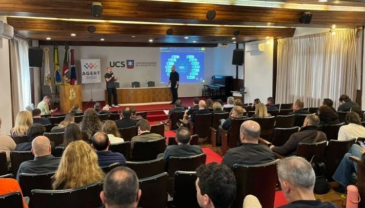 SindiRádio, Agert e UCS promovem capacitação sobre novas estratégias comerciais e uso de IA no rádio em Caxias do Sul (RS)