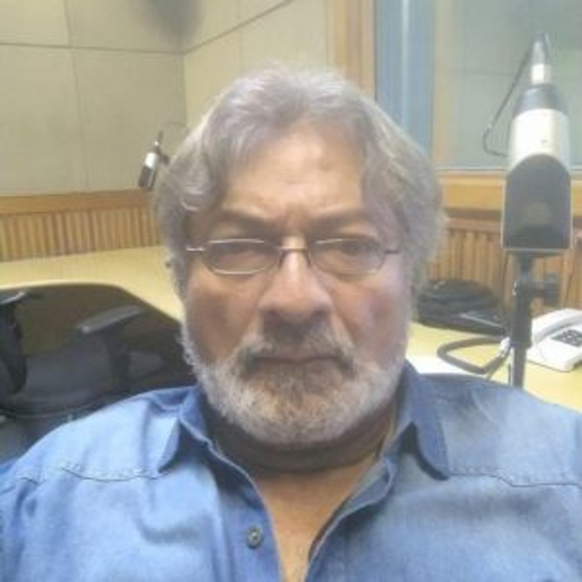 Luiz Nascimento, reconhecido por sua marcante trajetória no rádio carioca, faleceu nesta terça-feira (26)
