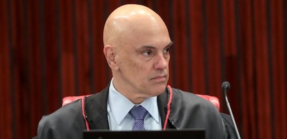 Presidente do TSE, Alexandre de Moraes, nega pedido para investigar inserções nas rádios. Saiba mais sobre o caso