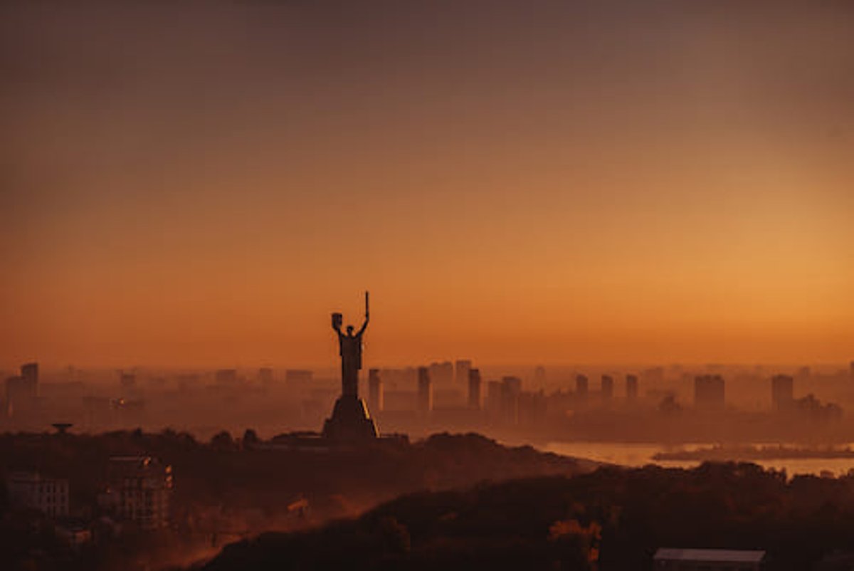 Conflito entre Rússia e Ucrânia altera programação das rádios jornalísticas de São Paulo
