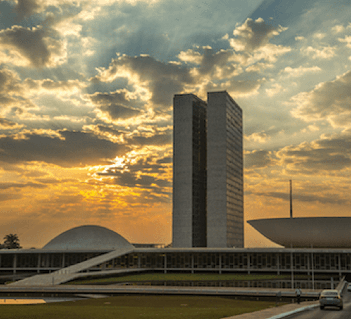 Projeto de lei quer obrigar emissoras de rádio e TV a divulgarem agenda semanal de votações da Câmara