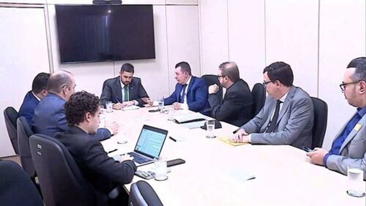 Executivos da Agência Brasil Central se reúnem com MCom para tratar sobre a migração da Rádio Brasil Central
