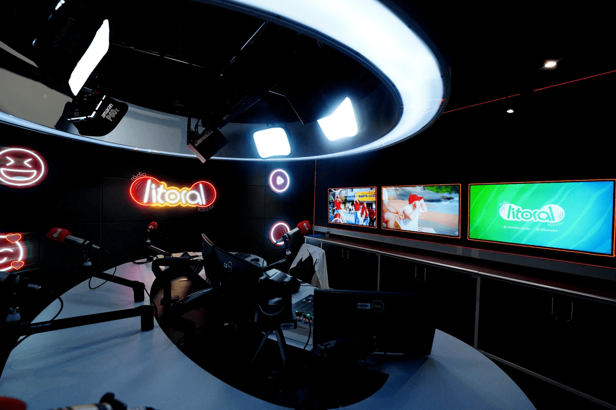 Litoral FM inaugura estúdio multiplataforma em Vitória (ES)