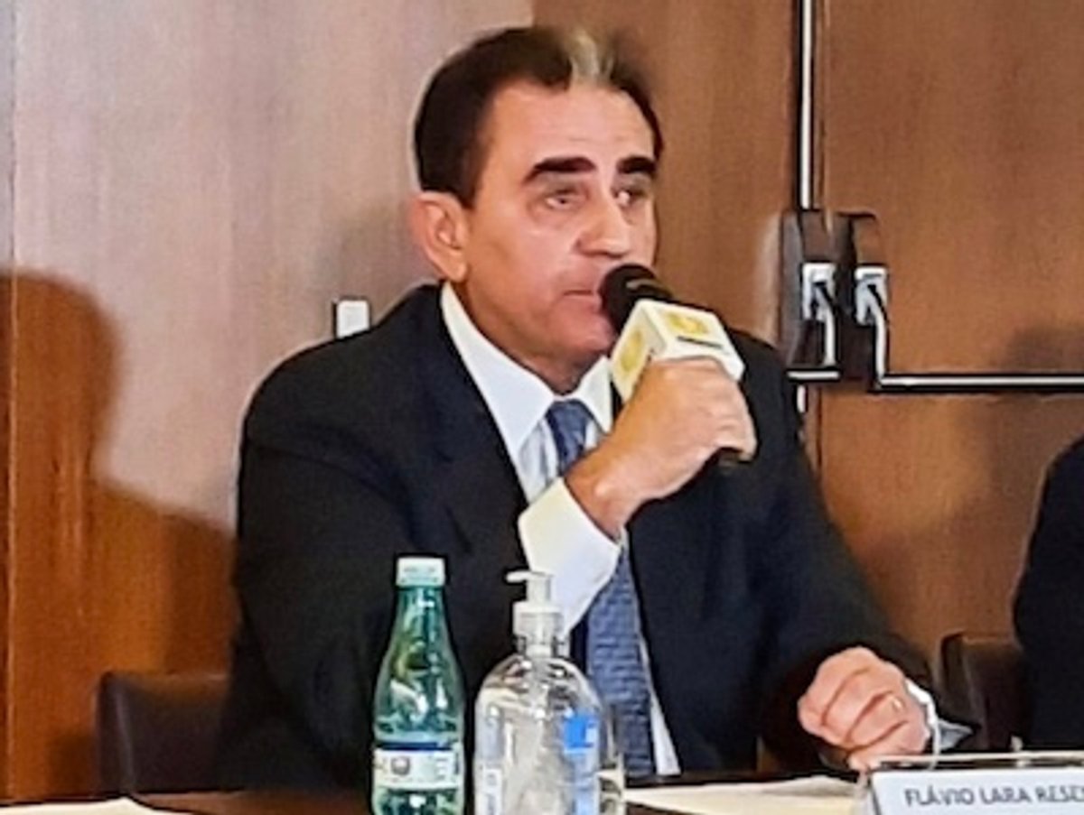 Flávio Lara Resende é eleito o novo presidente da ABERT. Minicom anuncia esforço por chip FM em celulares