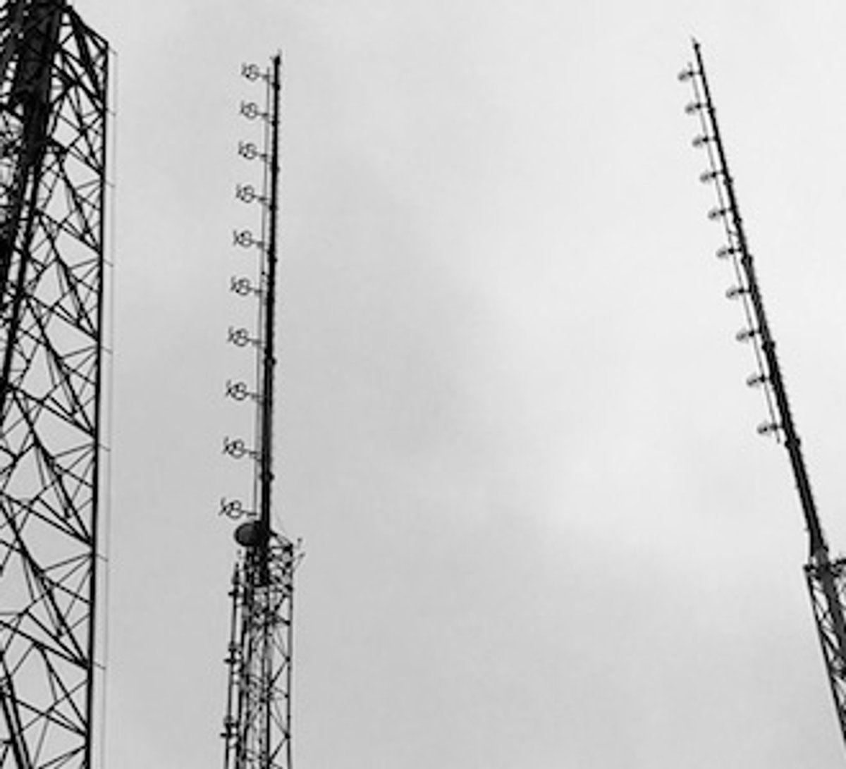 Ministério das Comunicações assina novos contratos de radiodifusão