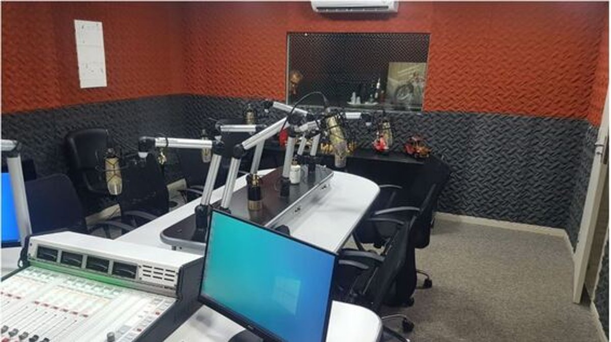 Sucesso News FM finaliza investimentos em estúdio e gera expectativa para estreia definitiva em Brasília