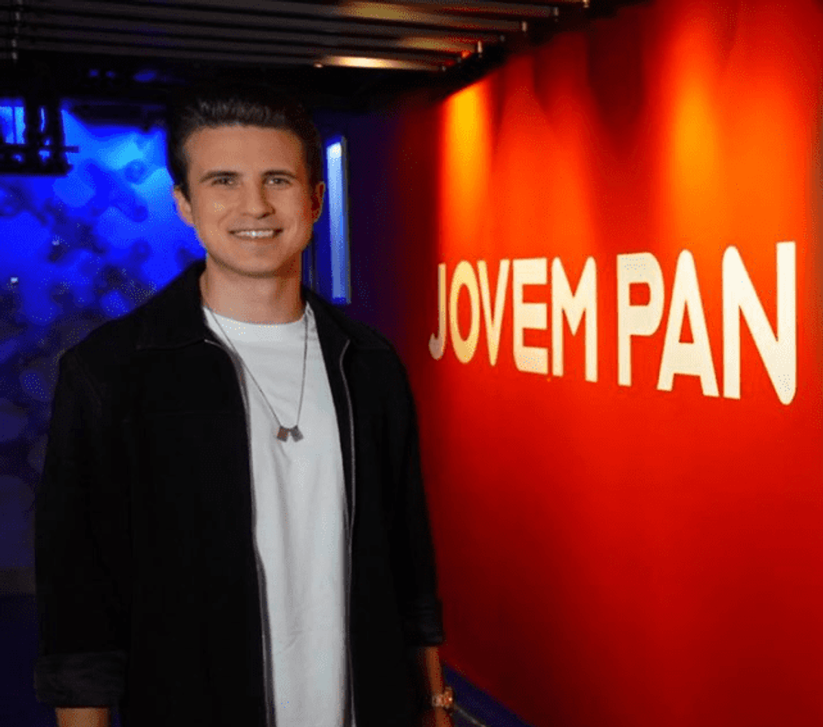 Apresentador André Marinho divulga em suas redes sociais que está de volta à Jovem Pan FM