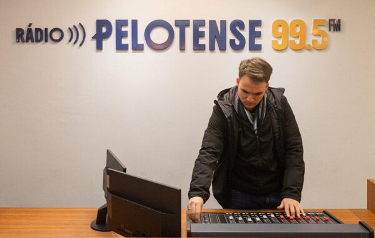 Rádio Pelotense volta ao ar em FM com nova estrutura e proposta multiplataforma em Pelotas (RS)
