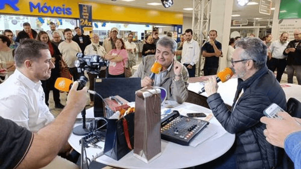 Comunicador da Rádio Jaraguá FM vence desafio e permanece 40 horas no ar