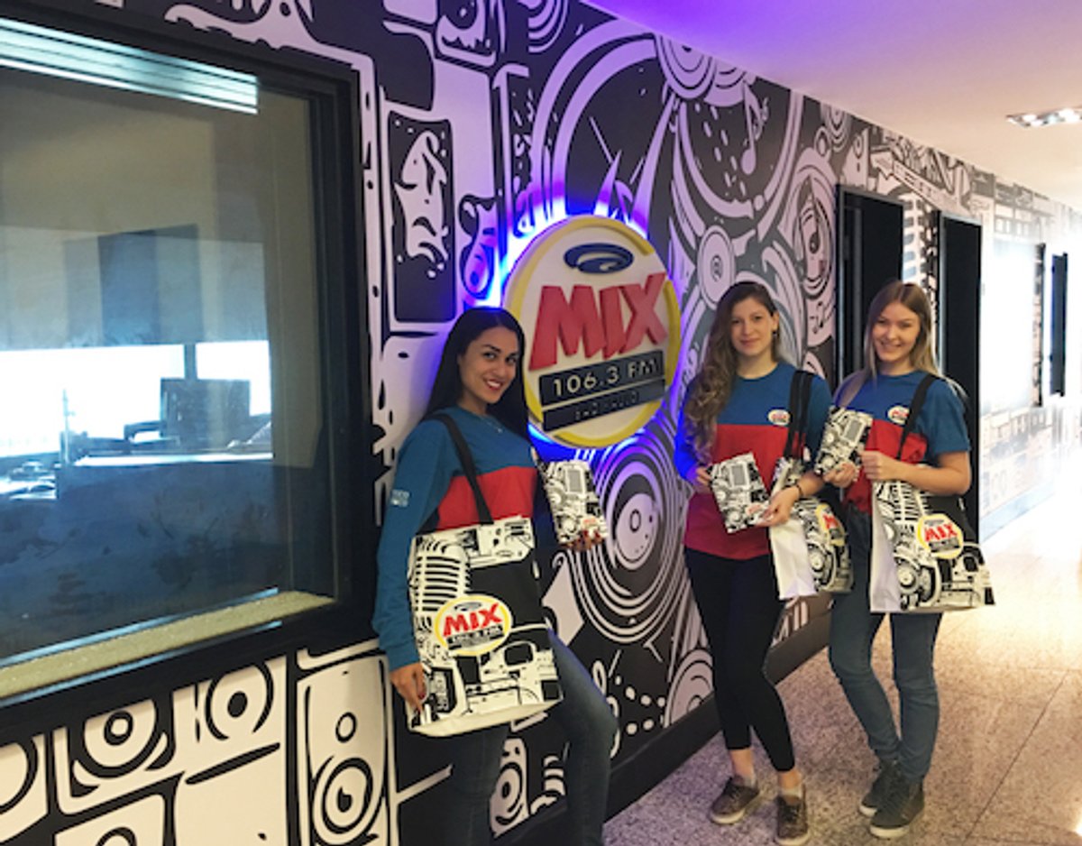 Mix FM repagina estúdios “do ar” em São Paulo e conta com um novo quadro de humor