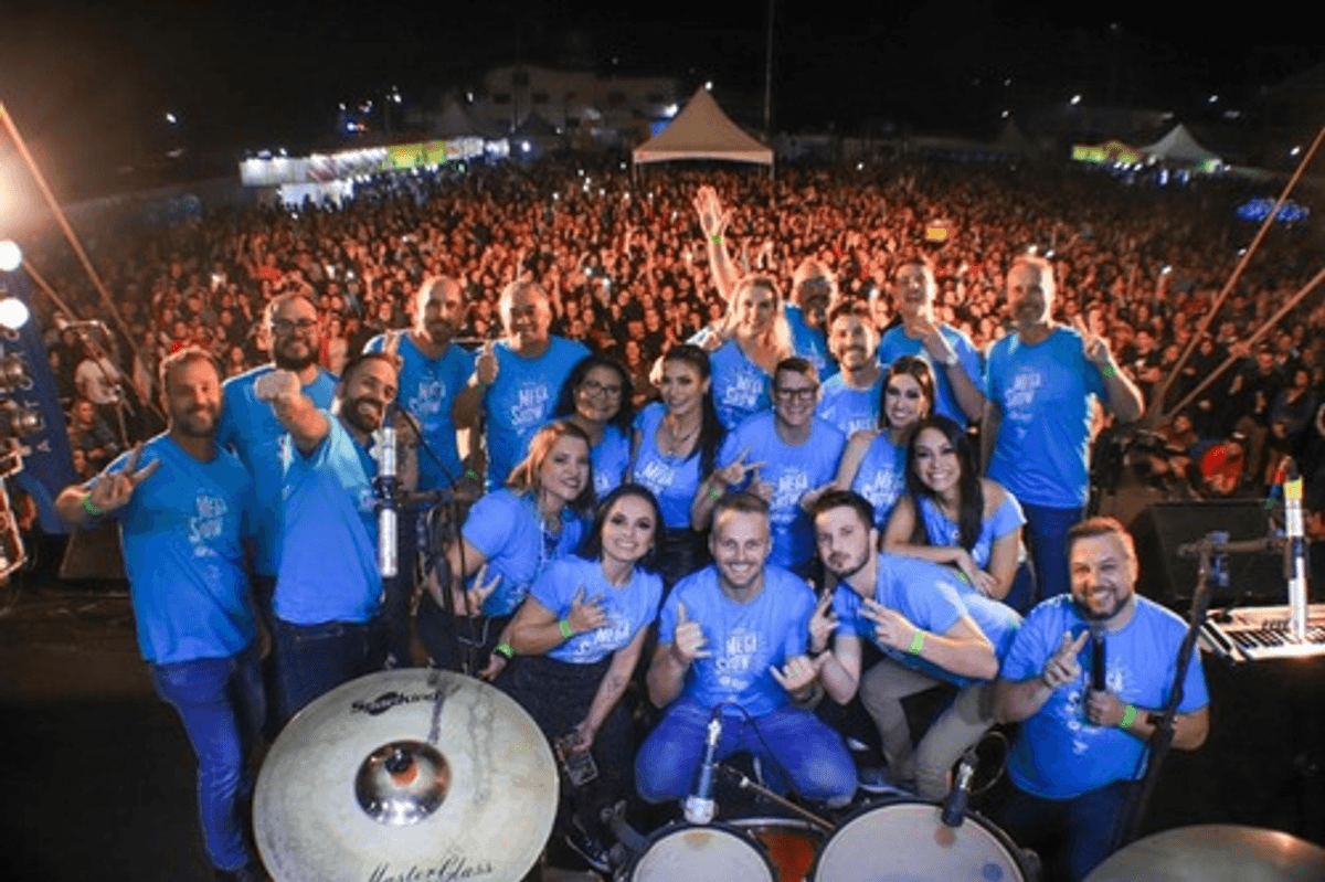 Amanda FM realiza show e reúne mais de 10 mil pessoas em Rio do Sul (SC)