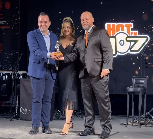 Hot 107 FM vence na categoria rádio do Prêmio Melhores do Ano 2024 no Centro Paulista