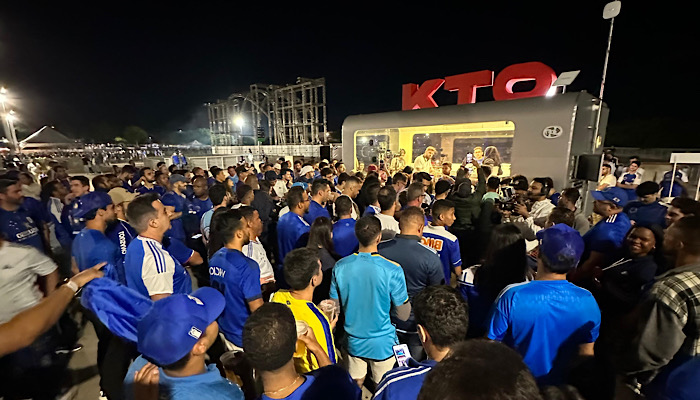 Estúdio móvel da Nova Sertaneja FM é destaque em ação no Mineirão durante clássico mineiro